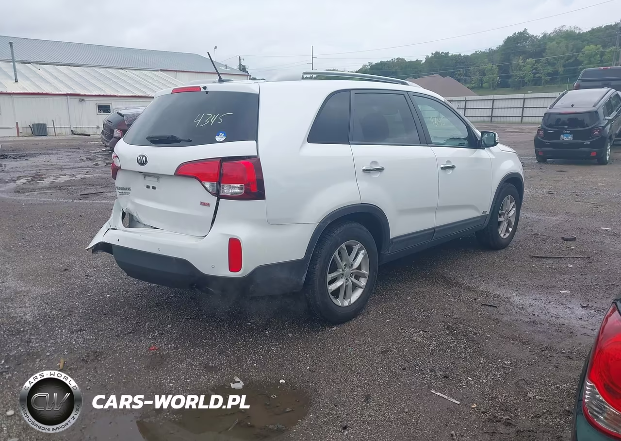 2015 Kia Sorento Lx VIN:5XYKTCA64FG585589 - 4