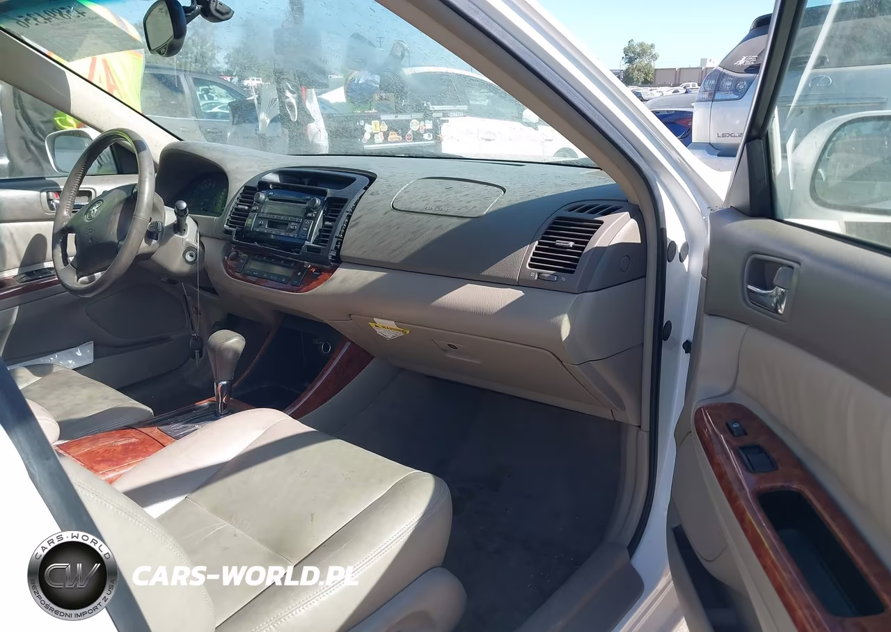 2003 Toyota Camry Xle VIN:JTDBE32K330195428 - 5
