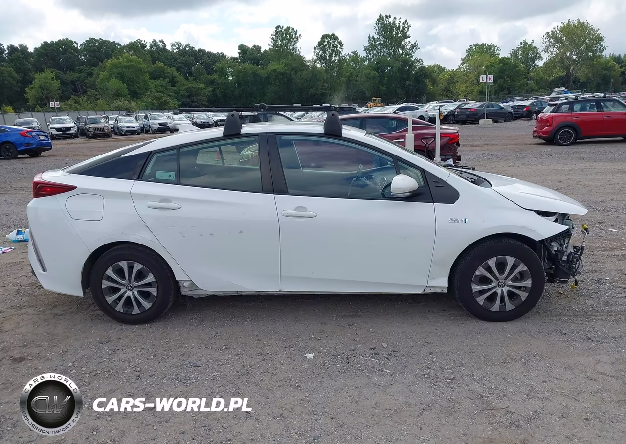 2021 Toyota Prius Prime Le VIN:JTDKAMFP9M3174641 - 13
