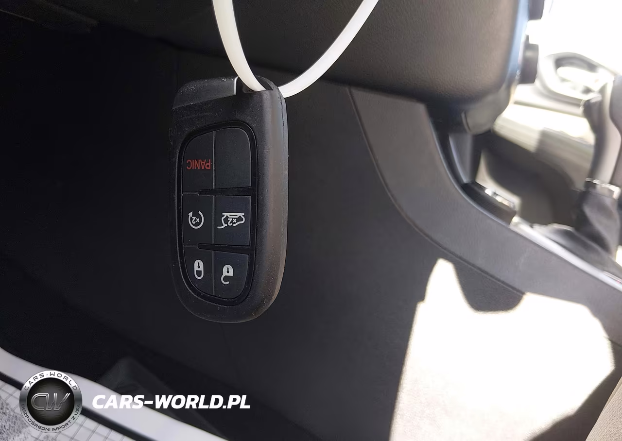 2015 Jeep Cherokee Latitude VIN:1C4PJMCB4FW719497 - 11