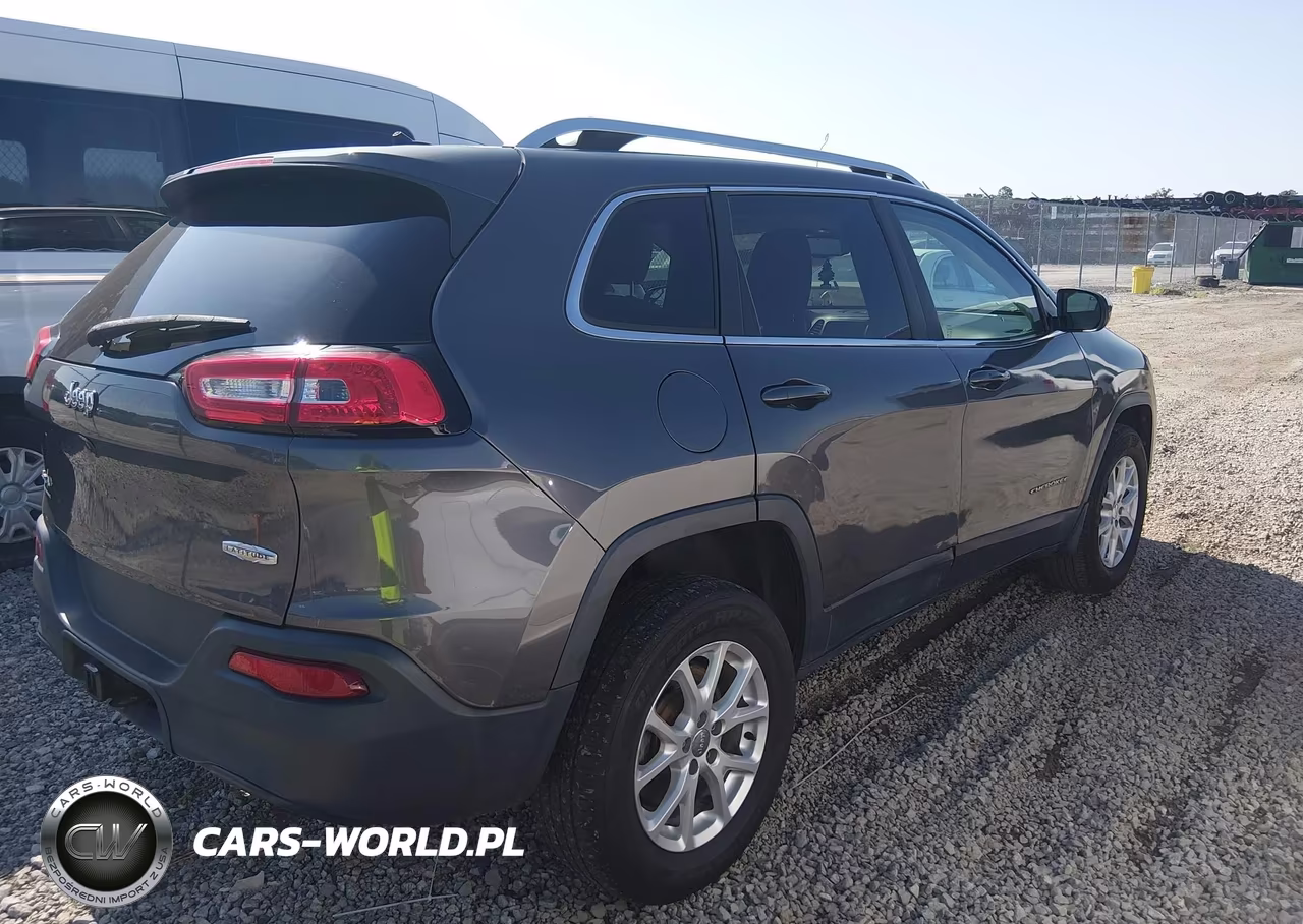 2015 Jeep Cherokee Latitude VIN:1C4PJMCB4FW719497 - 4