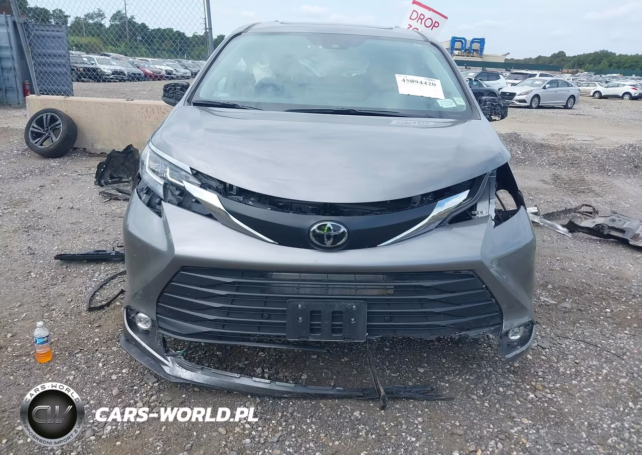 2026 Toyota Sienna Xle VIN:5TDYRKEC1TS302938 - 12