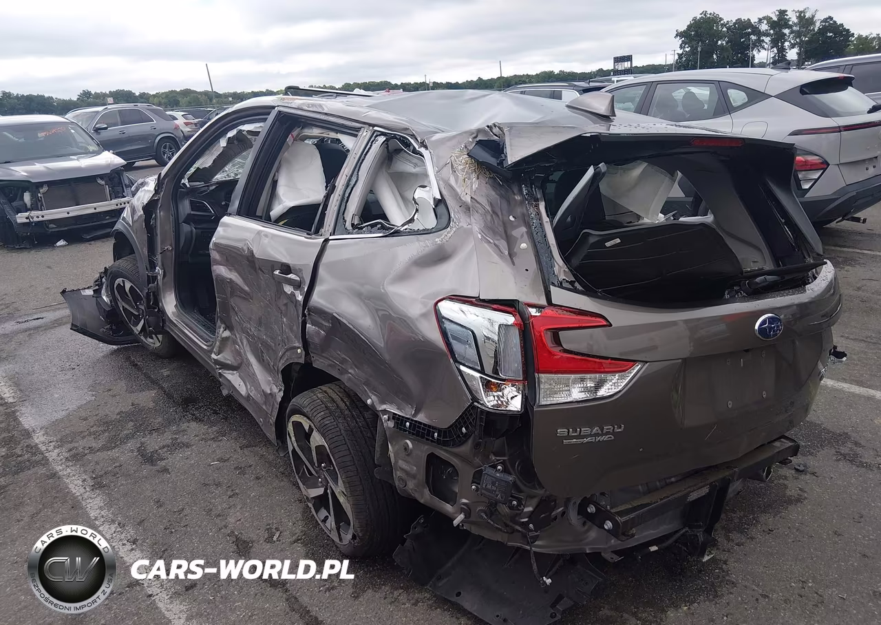 2023 Subaru Forester Touring VIN:JF2SKARC7PH482940 - 3