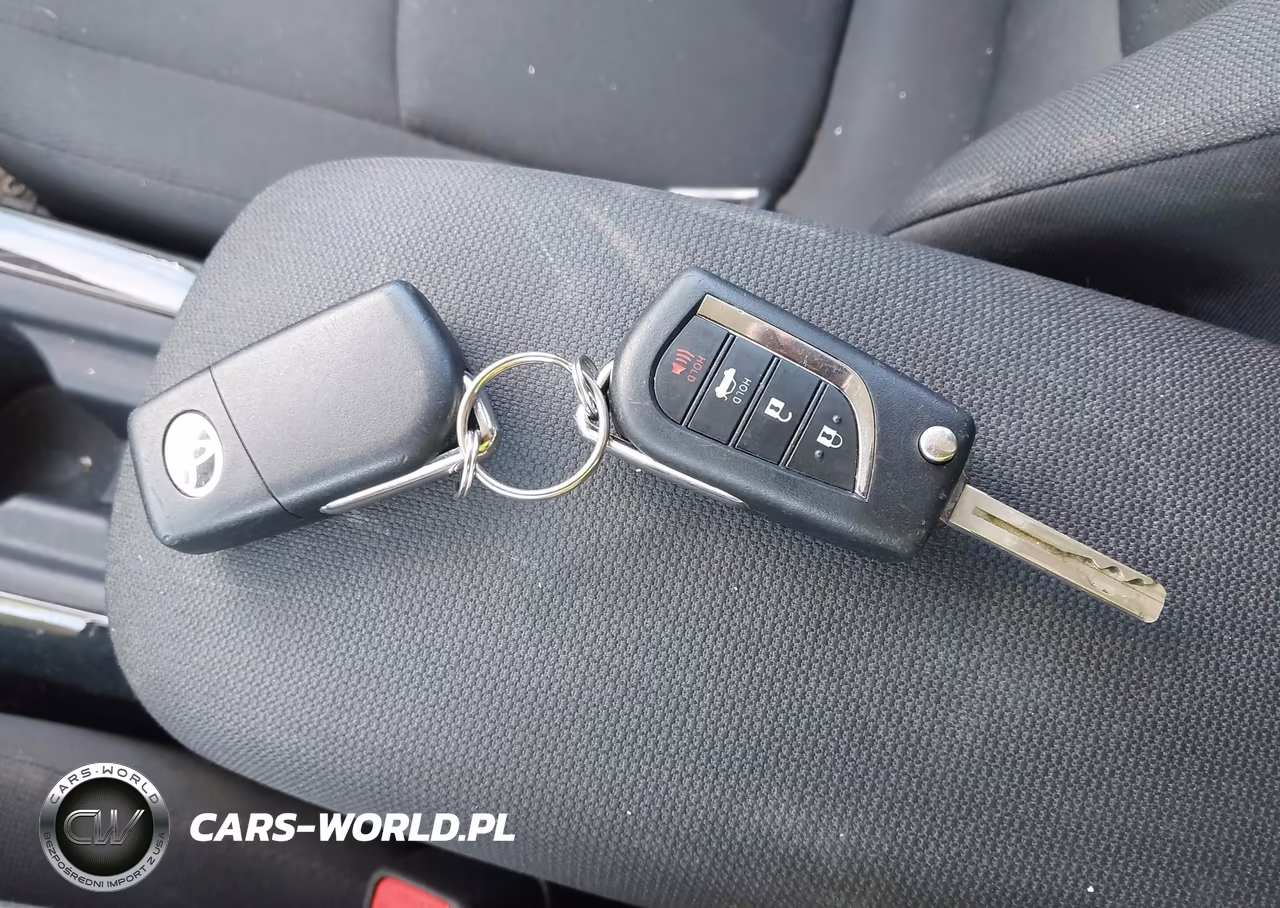 2021 Toyota Corolla Le VIN:5YFEPMAEXMP230109 - 11