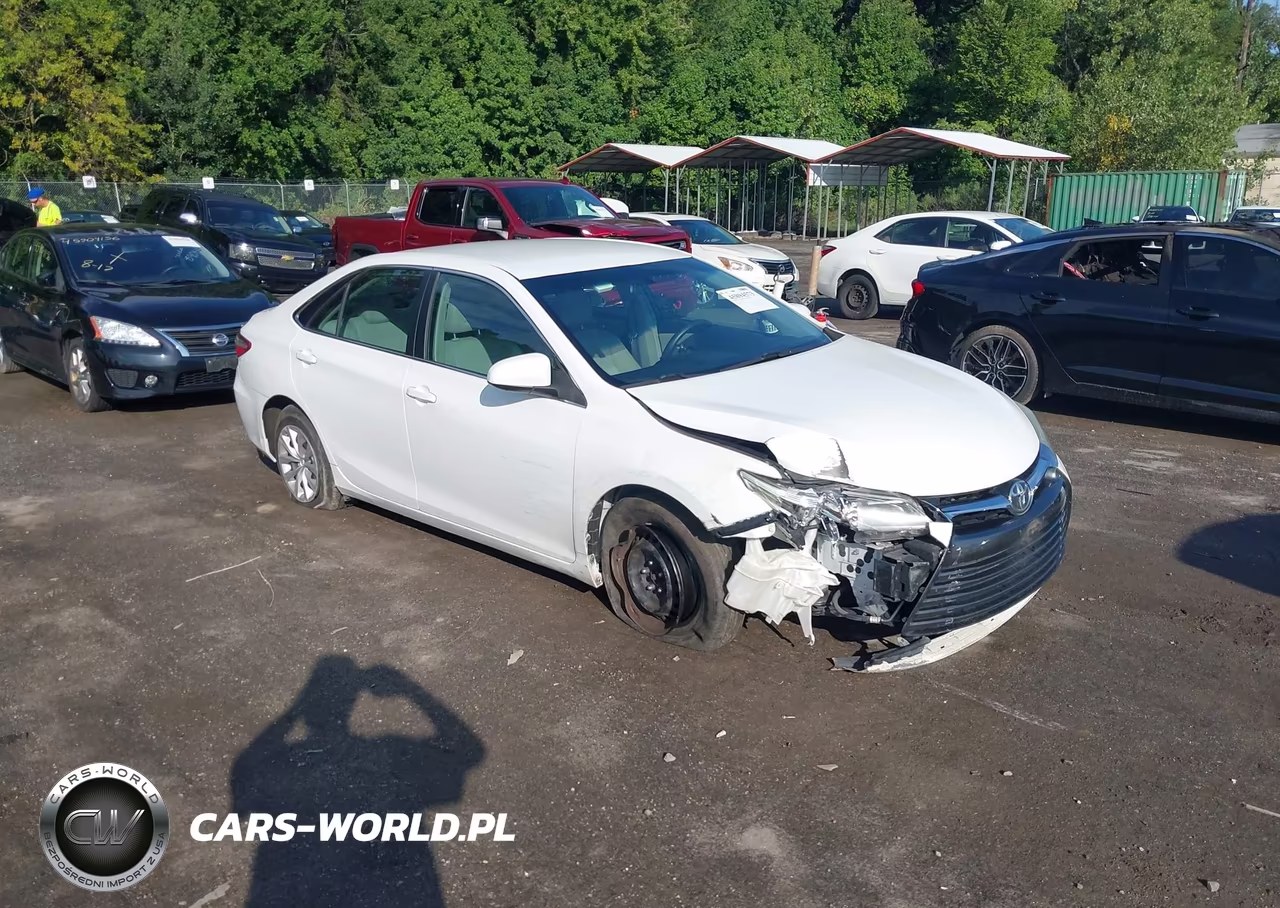 2015 Toyota Camry Le – zdjęcie 1 z 17