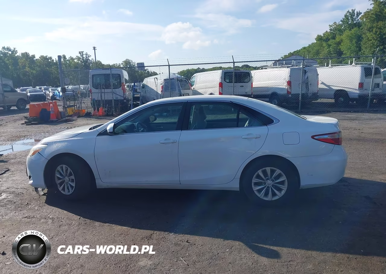 2015 Toyota Camry Le VIN:4T1BF1FK4FU964829 - 15