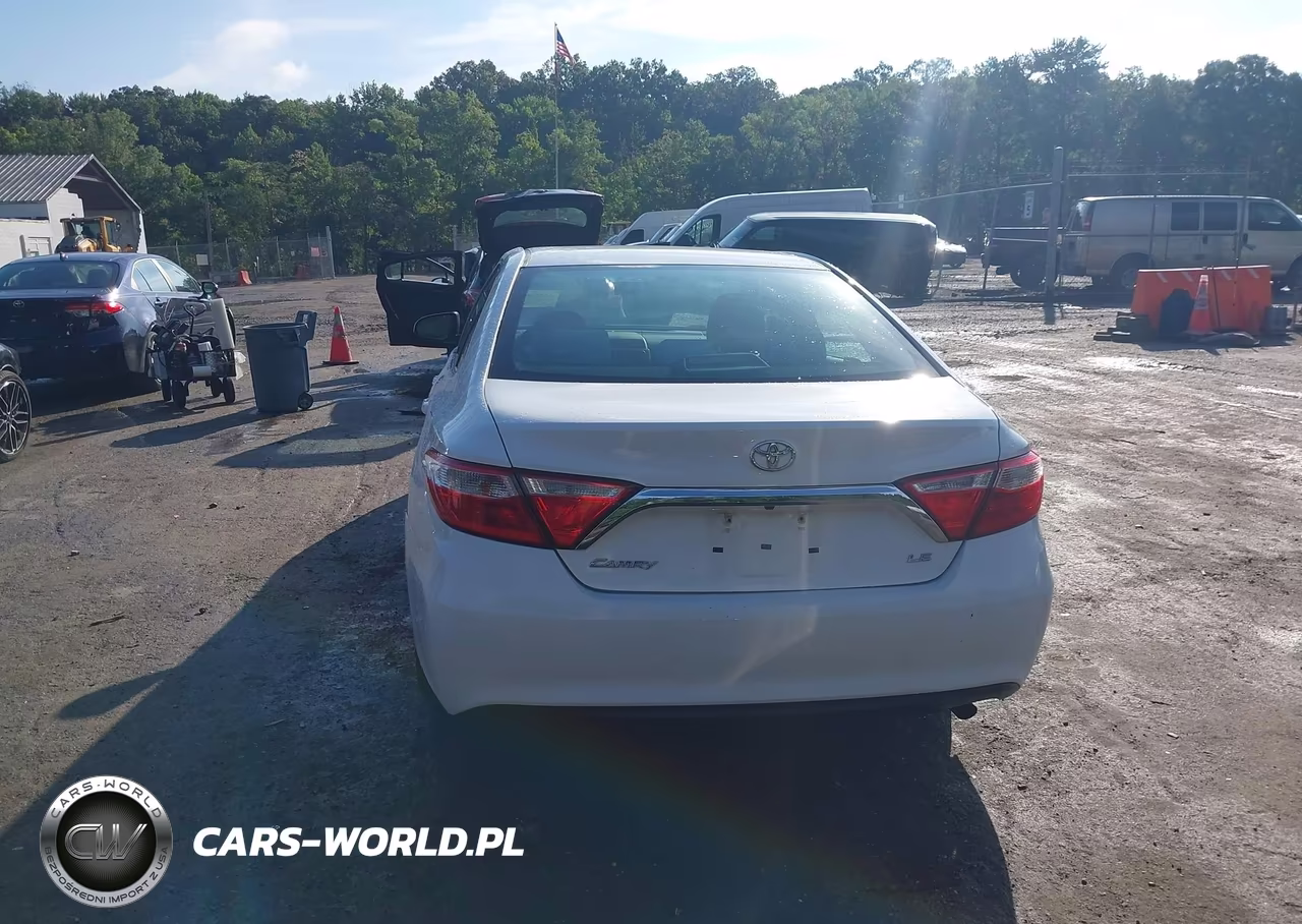 2015 Toyota Camry Le VIN:4T1BF1FK4FU964829 - 17