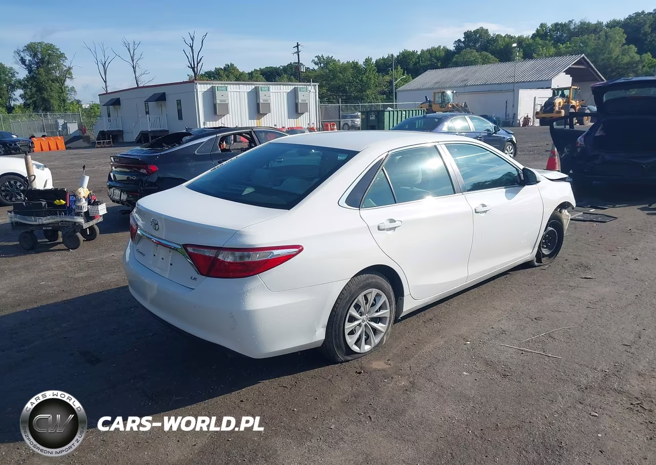 2015 Toyota Camry Le VIN:4T1BF1FK4FU964829 - 4
