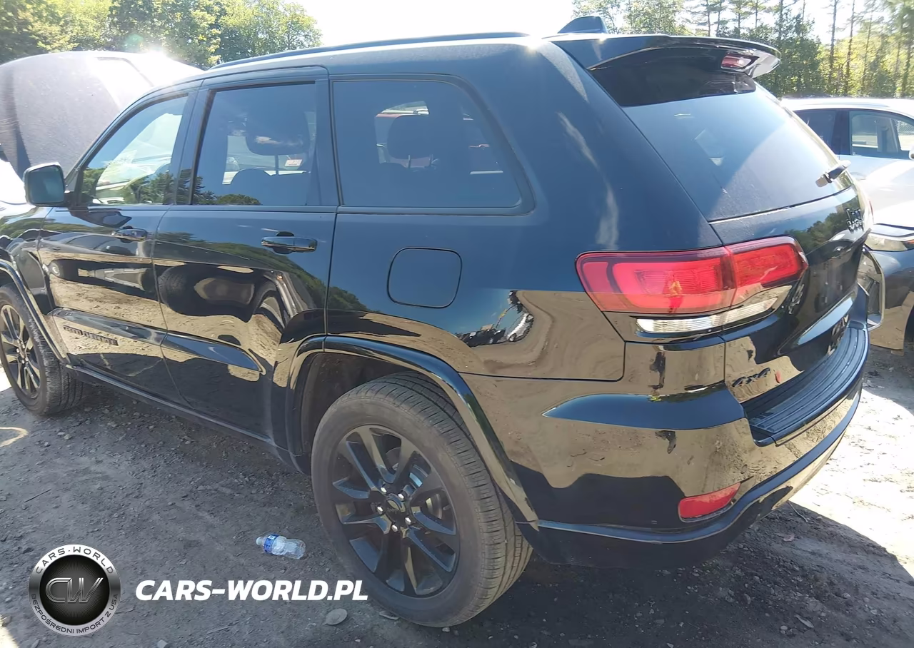 2018 Jeep Grand Cherokee Altitude 4X4 VIN:1C4RJFAG8JC287395 - 3