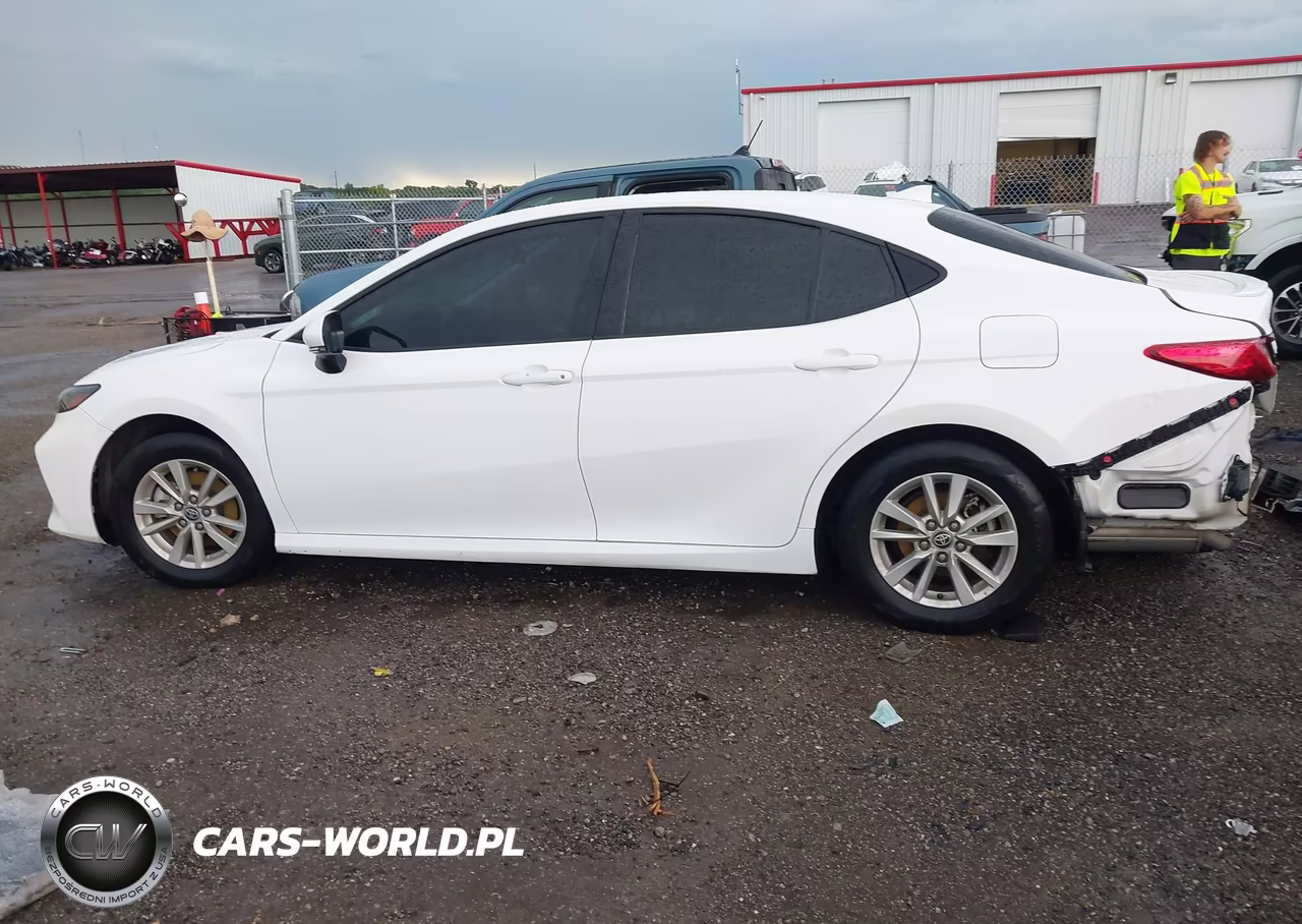 2025 Toyota Camry Le VIN:4T1DAACK1SU023490 - 15