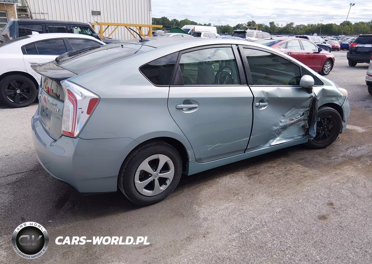 2013 Toyota Prius Three VIN:JTDKN3DU6D1622112 - 4
