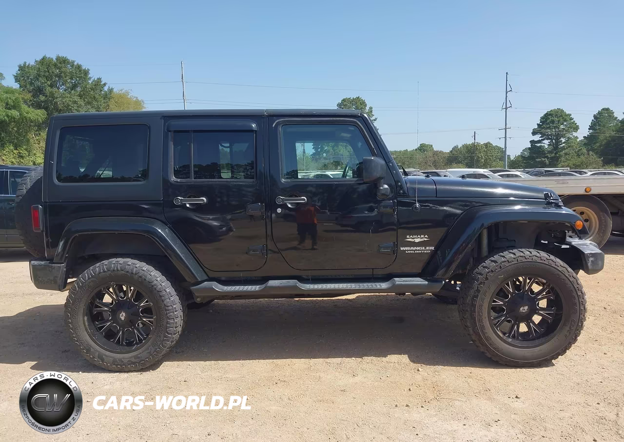 2015 Jeep Wrangler Unlimited Sahara VIN:1C4BJWEG7FL685524 - 13