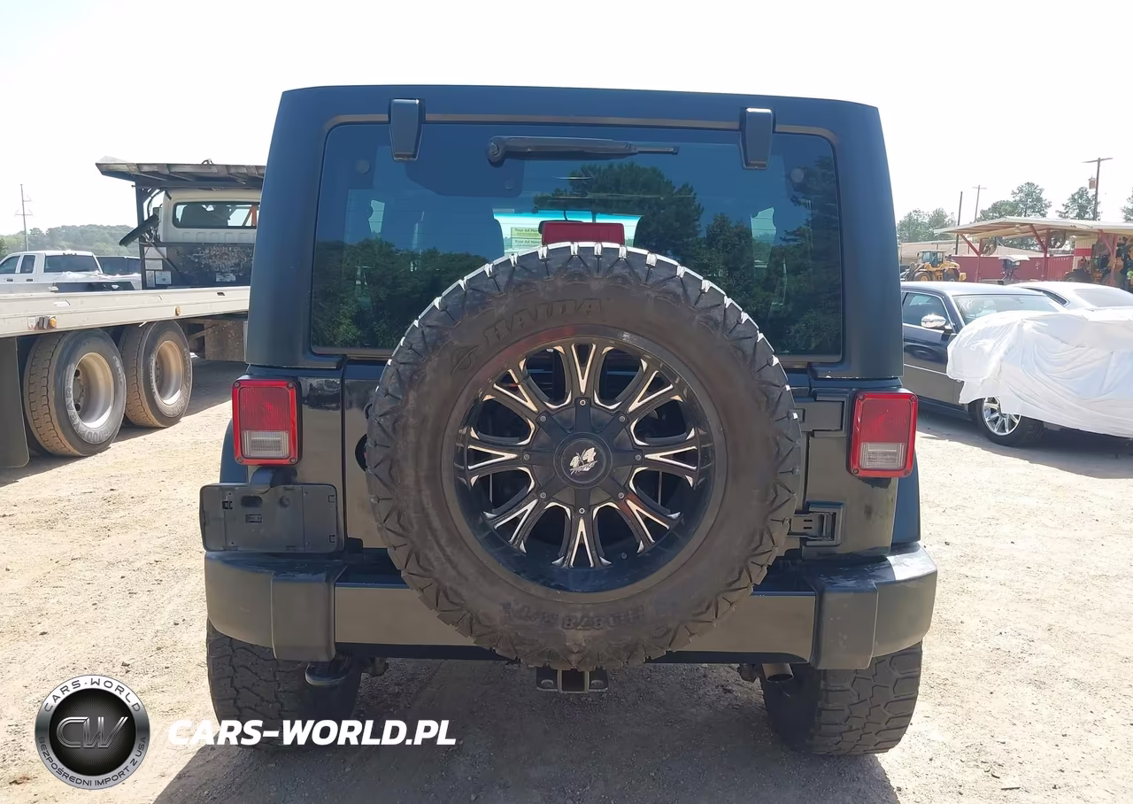 2015 Jeep Wrangler Unlimited Sahara VIN:1C4BJWEG7FL685524 - 16