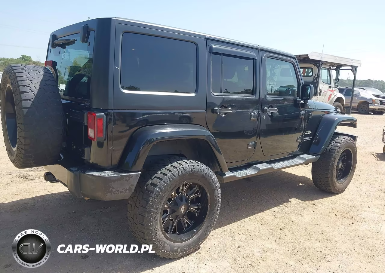 2015 Jeep Wrangler Unlimited Sahara VIN:1C4BJWEG7FL685524 - 4