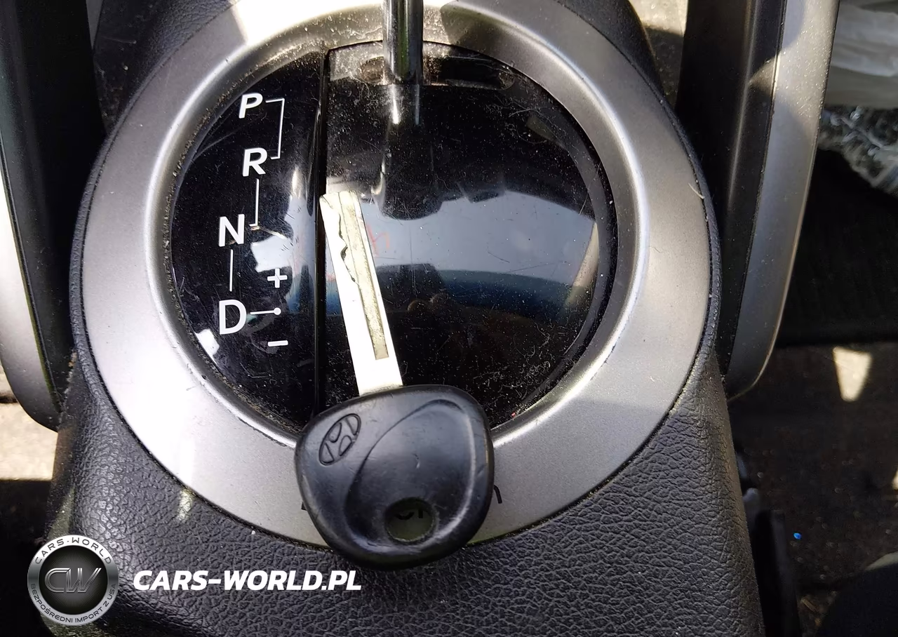 2012 Hyundai Veloster Base W-Black VIN:KMHTC6AD9CU061526 - 11