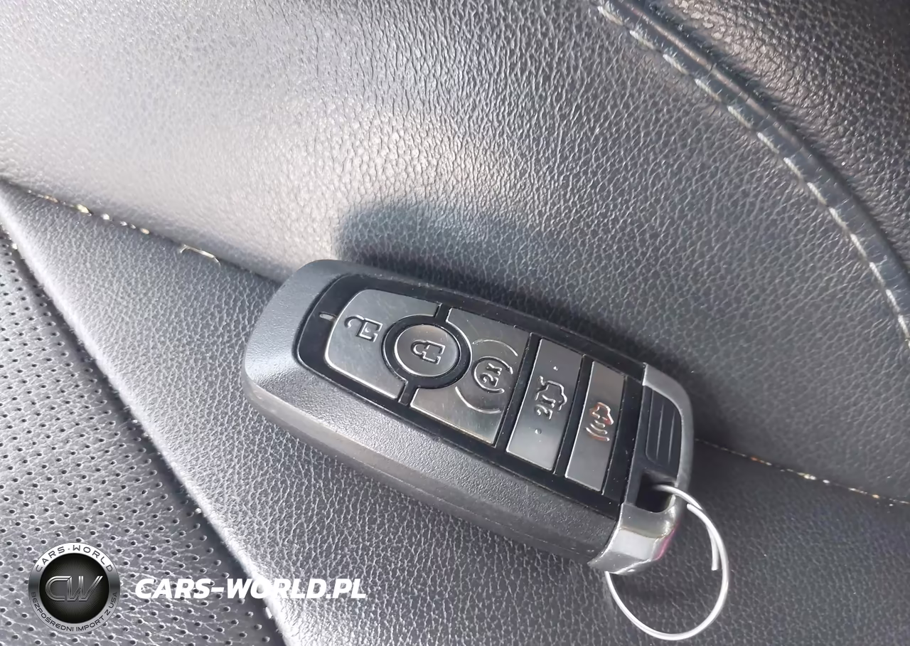 2018 Ford Fusion Titanium VIN:3FA6P0D92JR226241 - 11