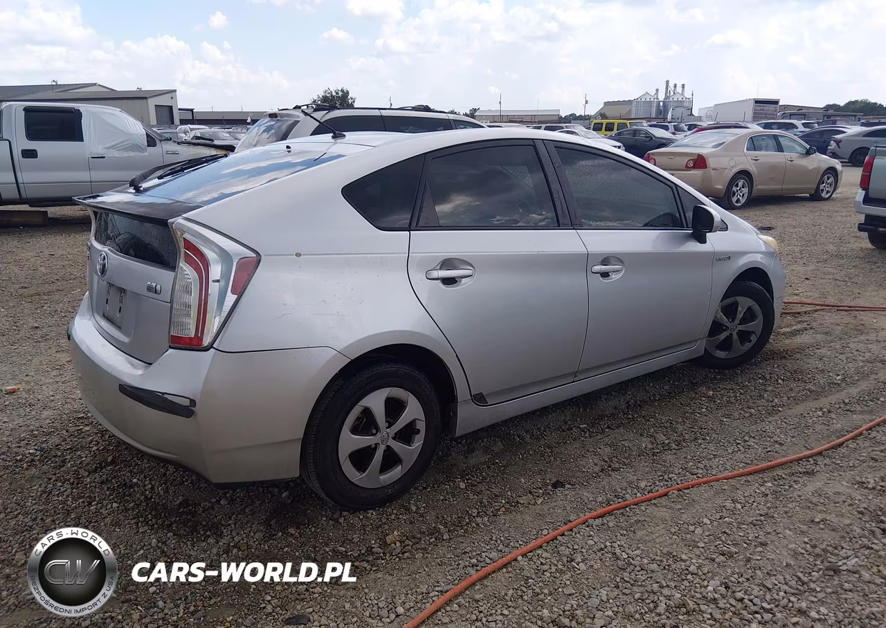 2012 Toyota Prius Two VIN:JTDKN3DU6C5418255 - 4