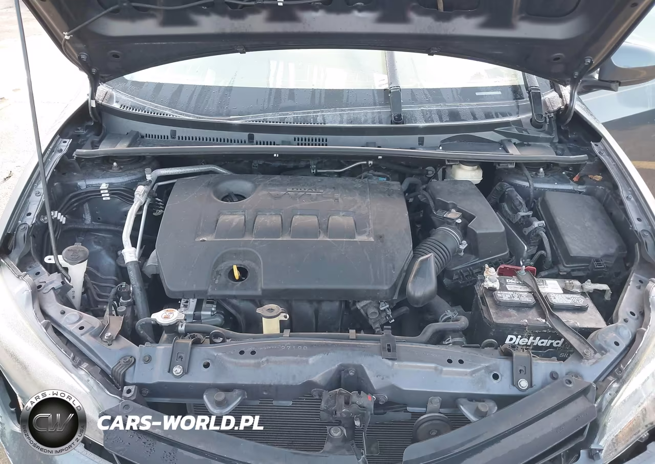 2018 Toyota Corolla Le VIN:5YFBURHE8JP852556 - 10