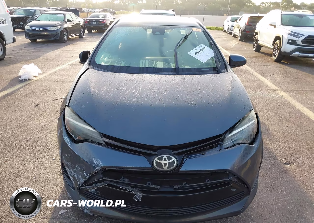 2018 Toyota Corolla Le VIN:5YFBURHE8JP852556 - 13