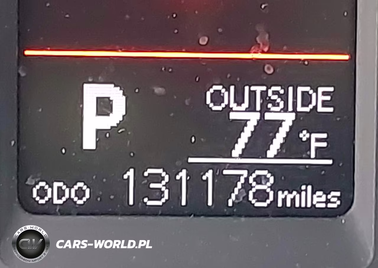 2018 Toyota Corolla Le VIN:5YFBURHE8JP852556 - 16