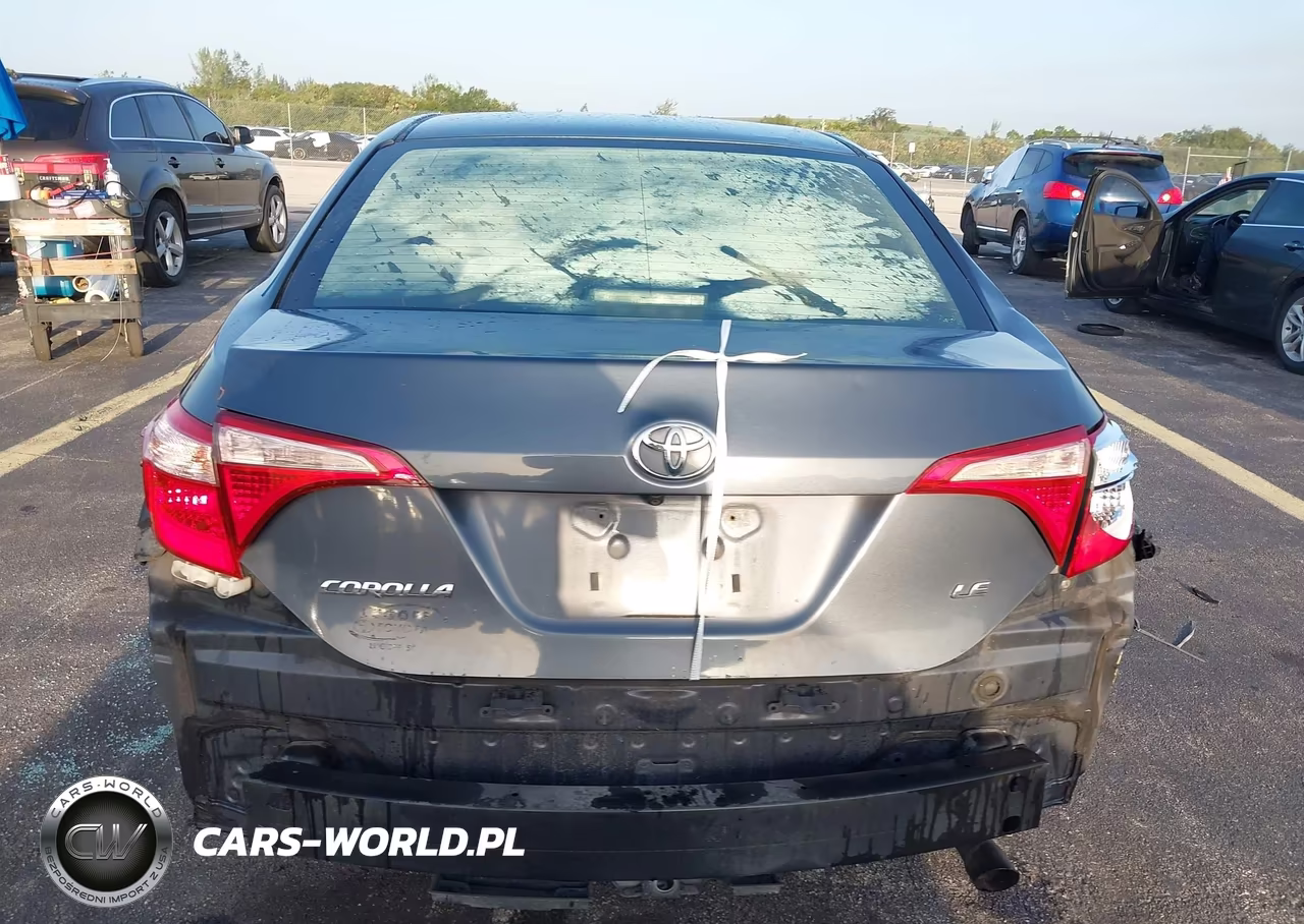 2018 Toyota Corolla Le VIN:5YFBURHE8JP852556 - 17