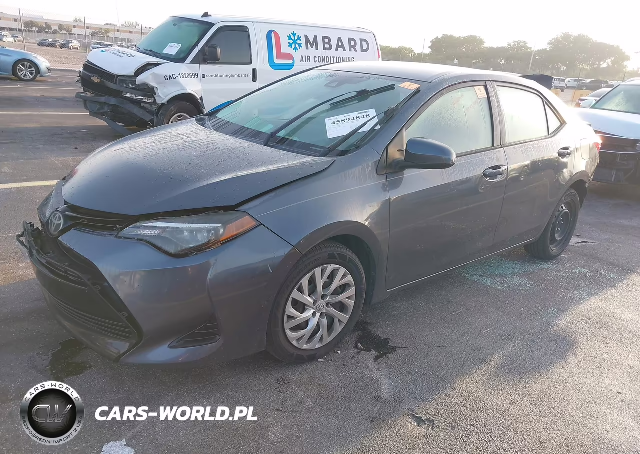 2018 Toyota Corolla Le VIN:5YFBURHE8JP852556 - 2