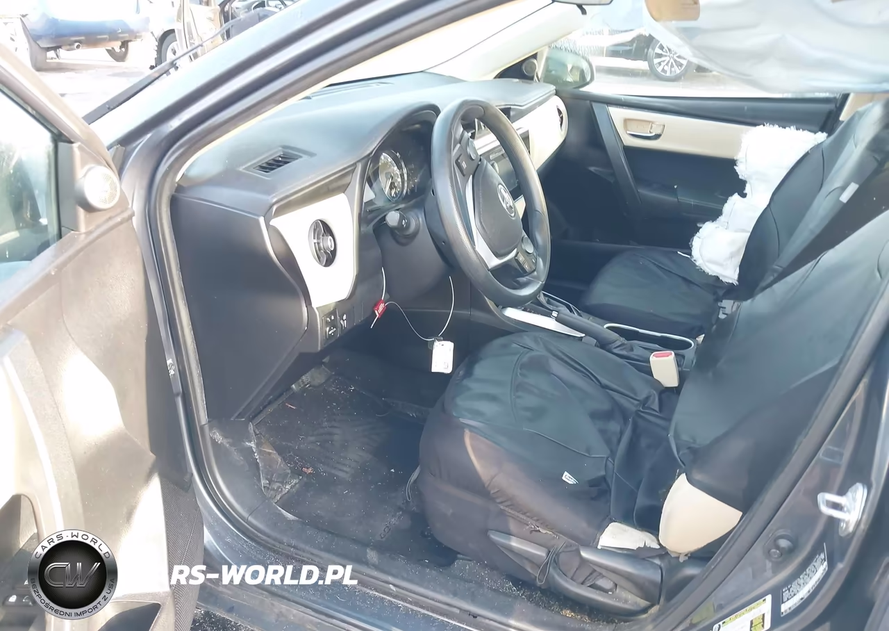 2018 Toyota Corolla Le VIN:5YFBURHE8JP852556 - 5