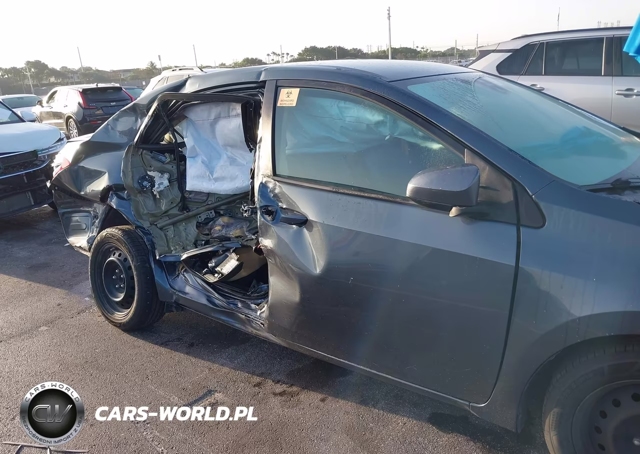 2018 Toyota Corolla Le VIN:5YFBURHE8JP852556 - 6
