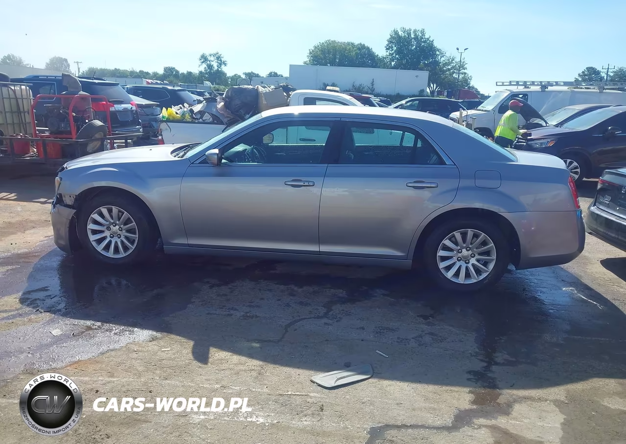 2014 Chrysler 300 VIN:2C3CCAAG2EH150947 - 14