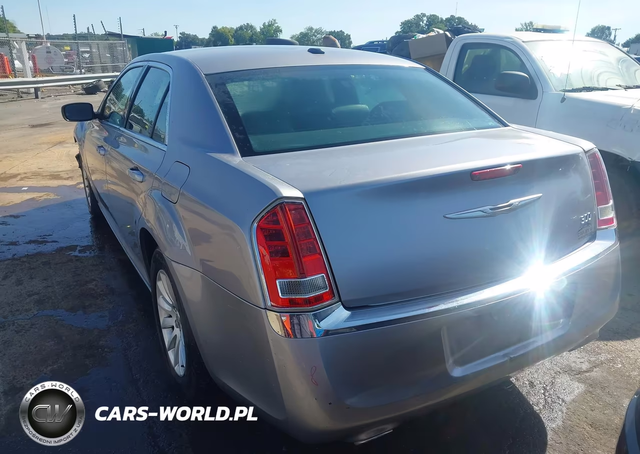 2014 Chrysler 300 VIN:2C3CCAAG2EH150947 - 16
