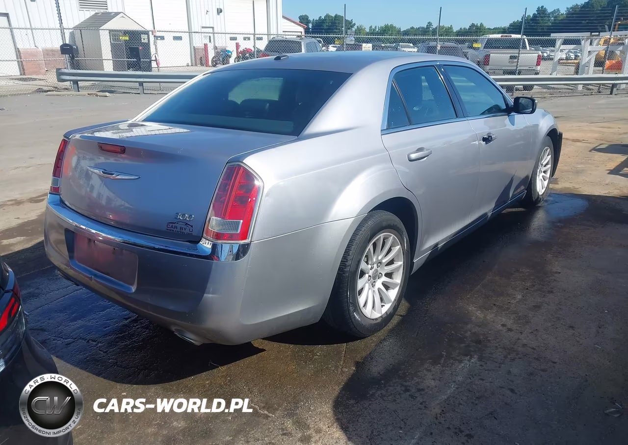2014 Chrysler 300 VIN:2C3CCAAG2EH150947 - 4