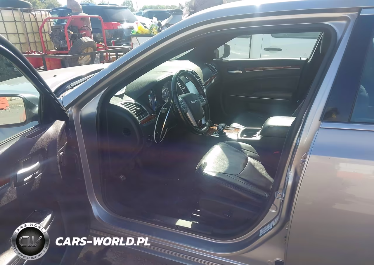 2014 Chrysler 300 VIN:2C3CCAAG2EH150947 - 5