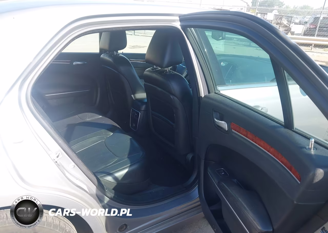 2014 Chrysler 300 VIN:2C3CCAAG2EH150947 - 8