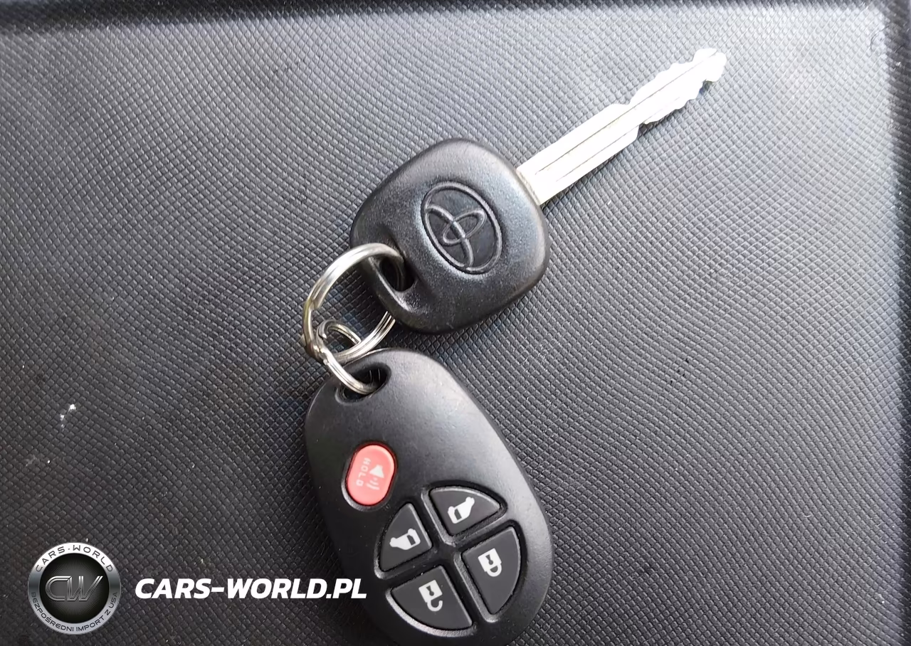 2012 Toyota Sienna Le 8 Passenger VIN:5TDKK3DC8CS207035 - 11