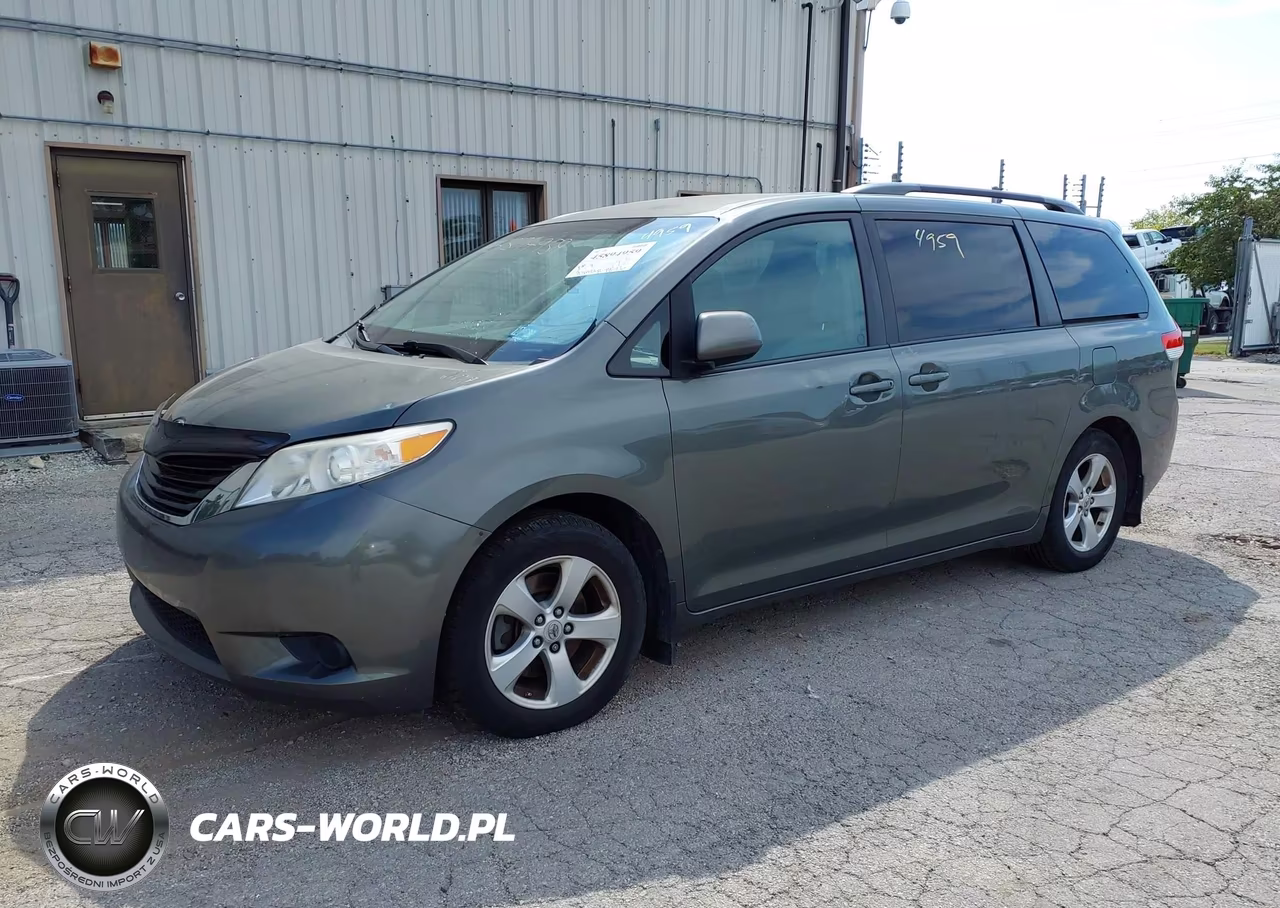 2012 Toyota Sienna Le 8 Passenger VIN:5TDKK3DC8CS207035 - 2
