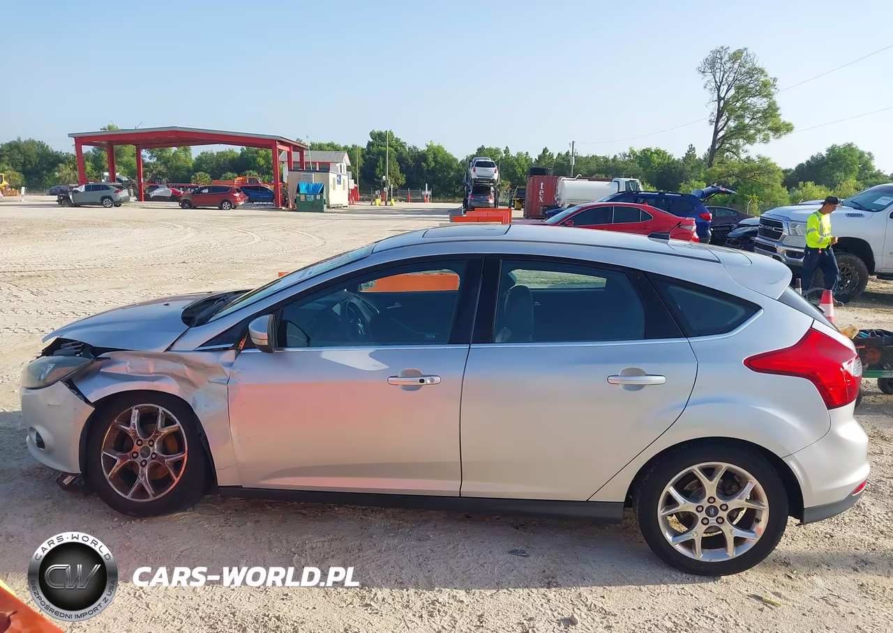 2013 Ford Focus Titanium VIN:1FADP3N22DL156351 - 14
