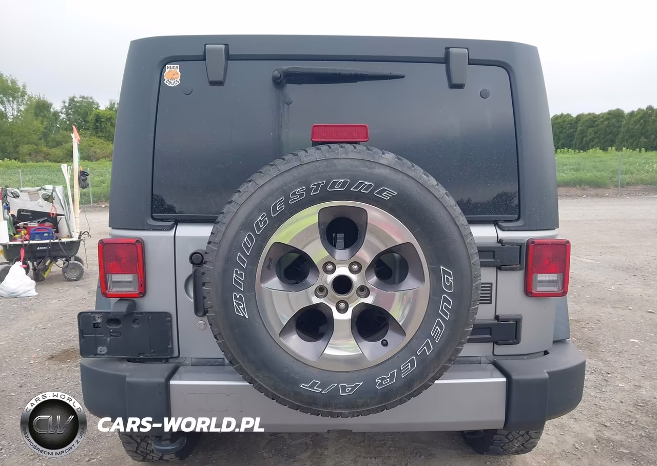 2016 Jeep Wrangler Unlimited Sahara VIN:1C4BJWEG9GL165858 - 15