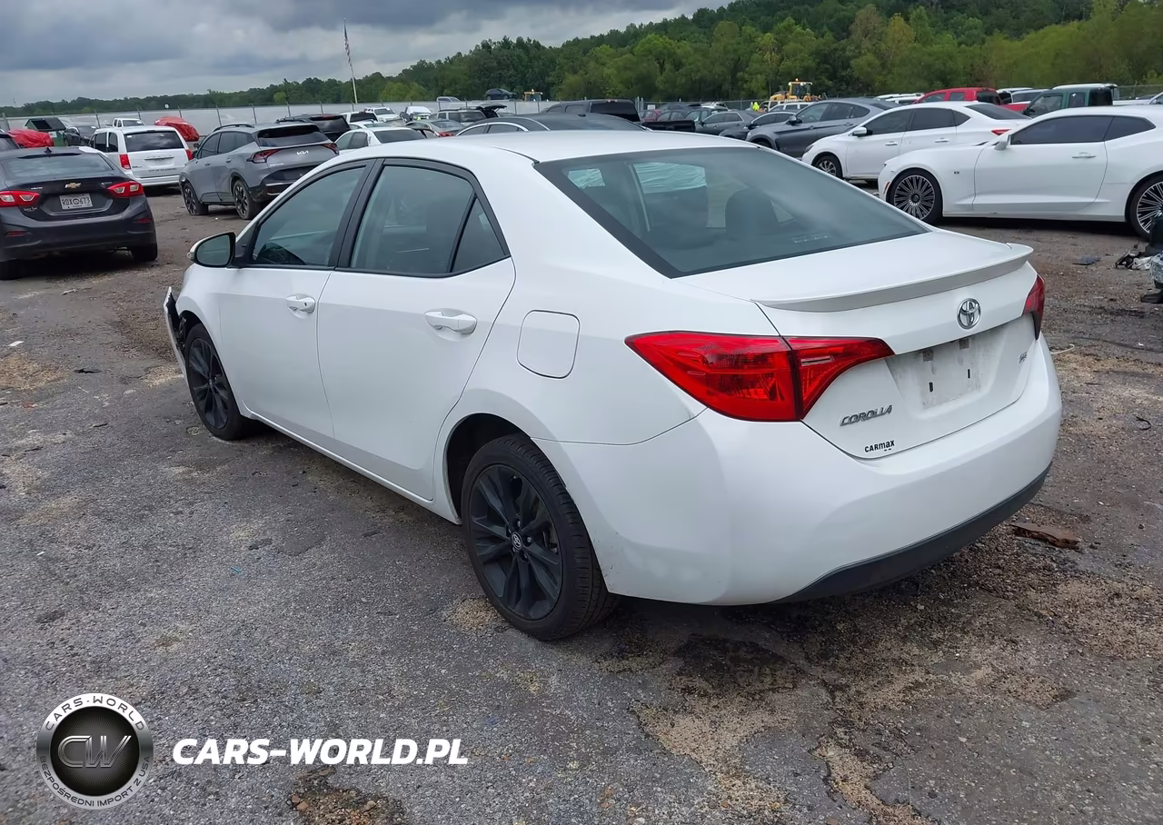 2017 Toyota Corolla Se VIN:5YFBURHE2HP685699 - 3