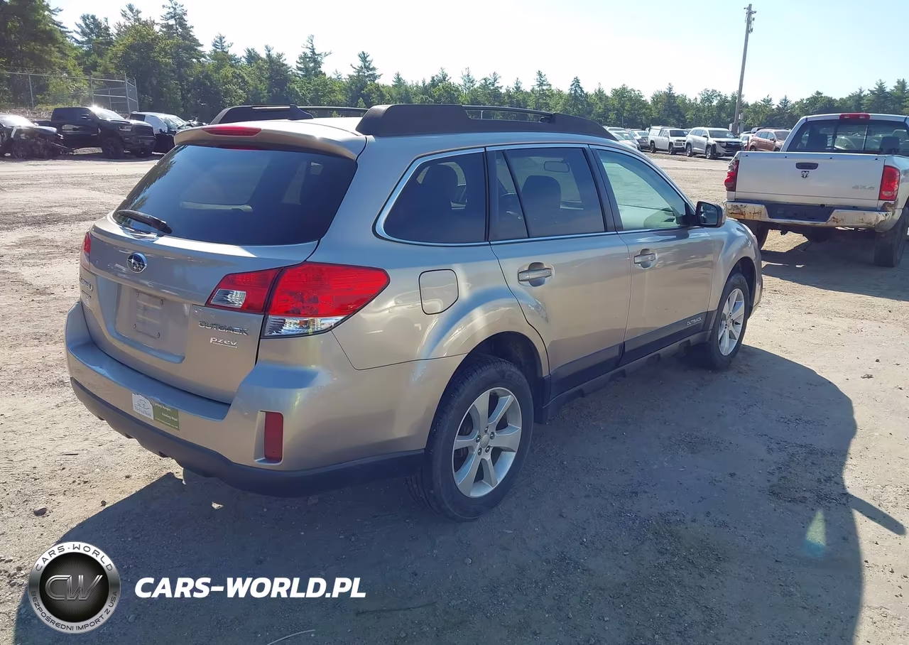 2014 Subaru Outback 2.5I Premium VIN:4S4BRBCC2E3317070 - 4