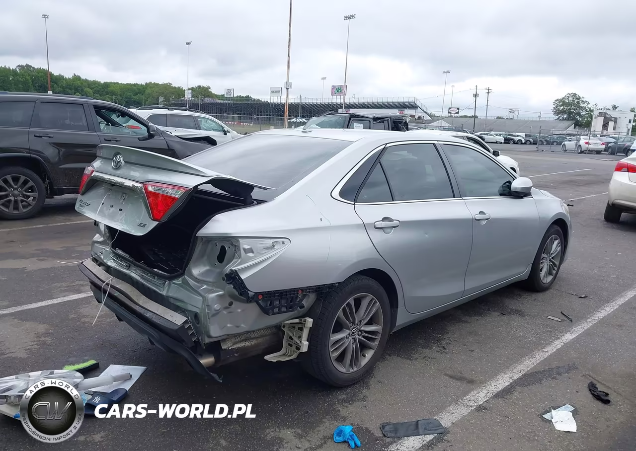 2015 Toyota Camry Se VIN:4T1BF1FK7FU900140 - 4