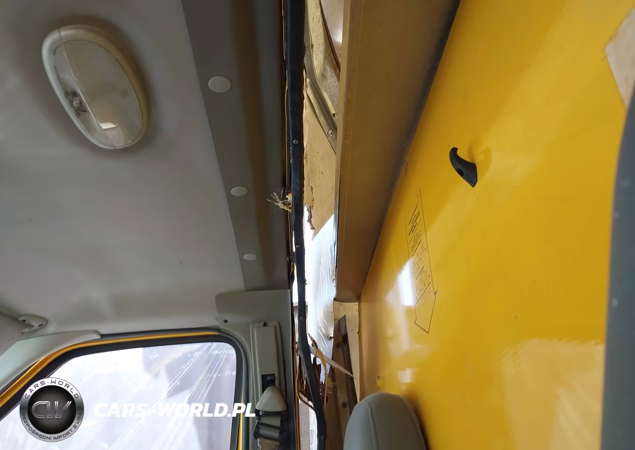 2007 Ford E-350 Cutaway VIN:1FDSE35L27DA15113 - 24