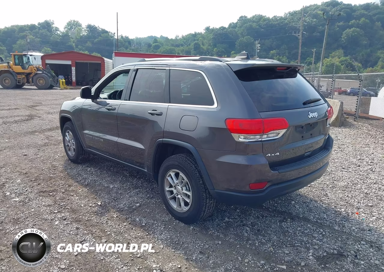 2018 Jeep Grand Cherokee Laredo E 4X4 VIN:1C4RJFAG3JC297686 - 3