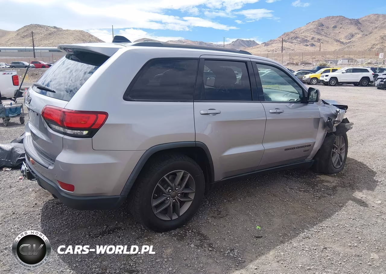 2017 Jeep Grand Cherokee 75Th Anniversary Edition VIN:1C4RJFAG8HC674586 - 4