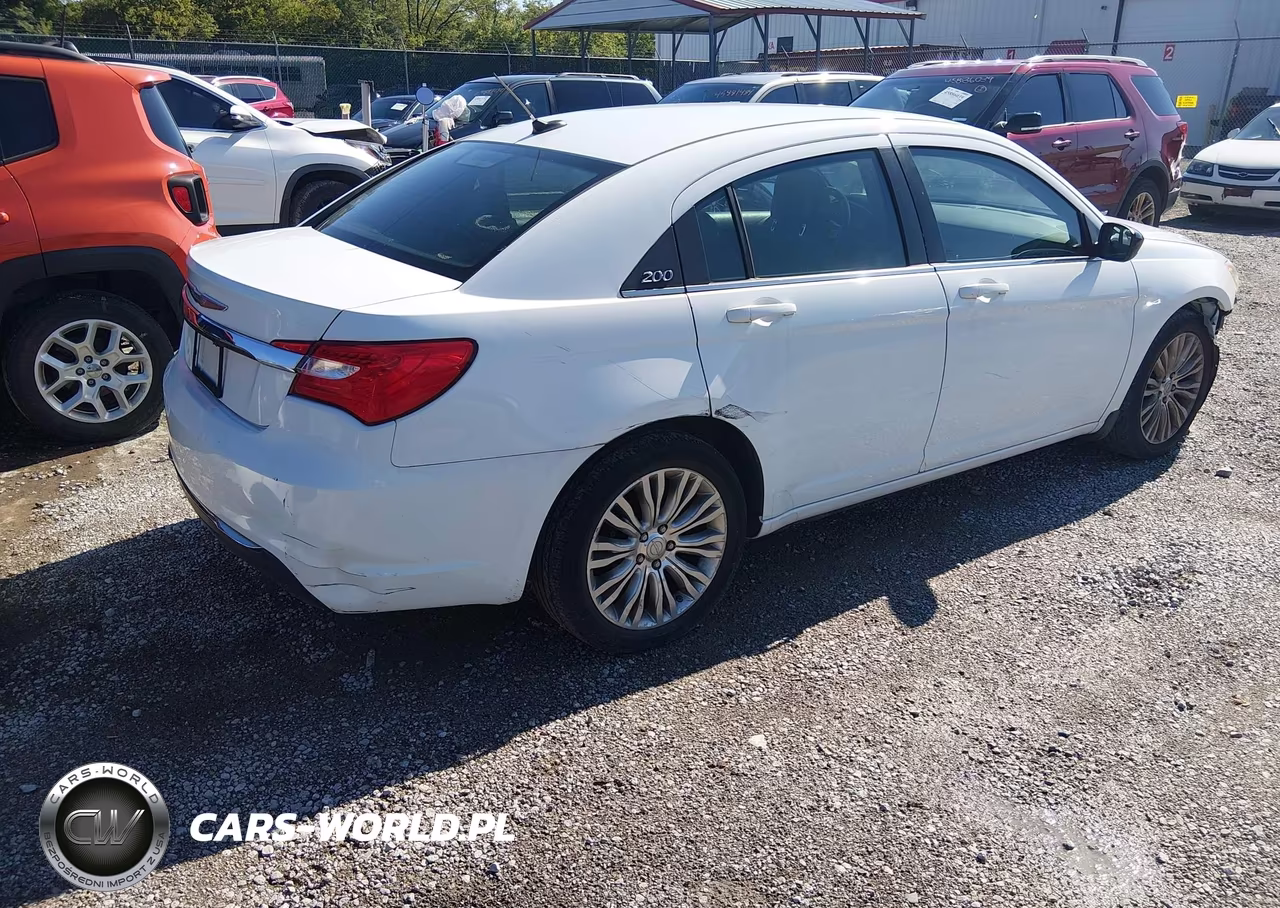 2013 Chrysler 200 Lx VIN:1C3CCBAB7DN671002 - 4