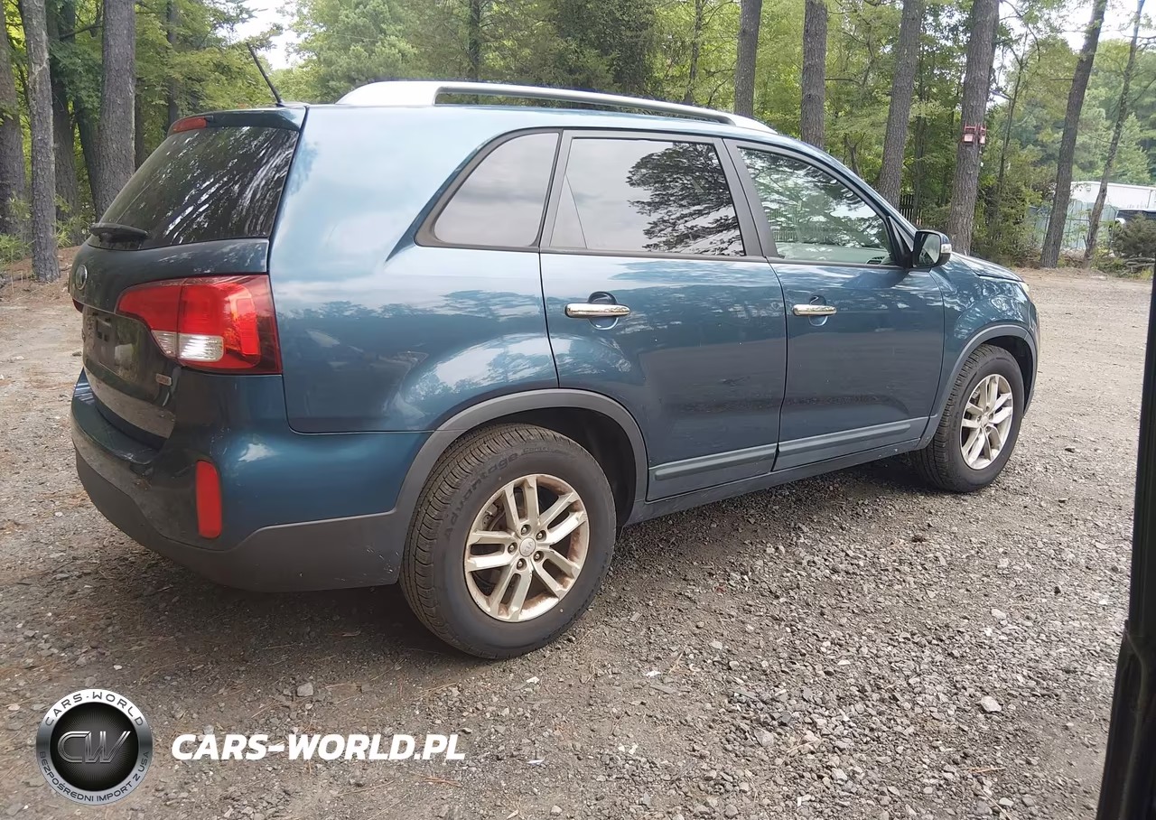 2014 Kia Sorento Lx VIN:5XYKT3A63EG517668 - 4