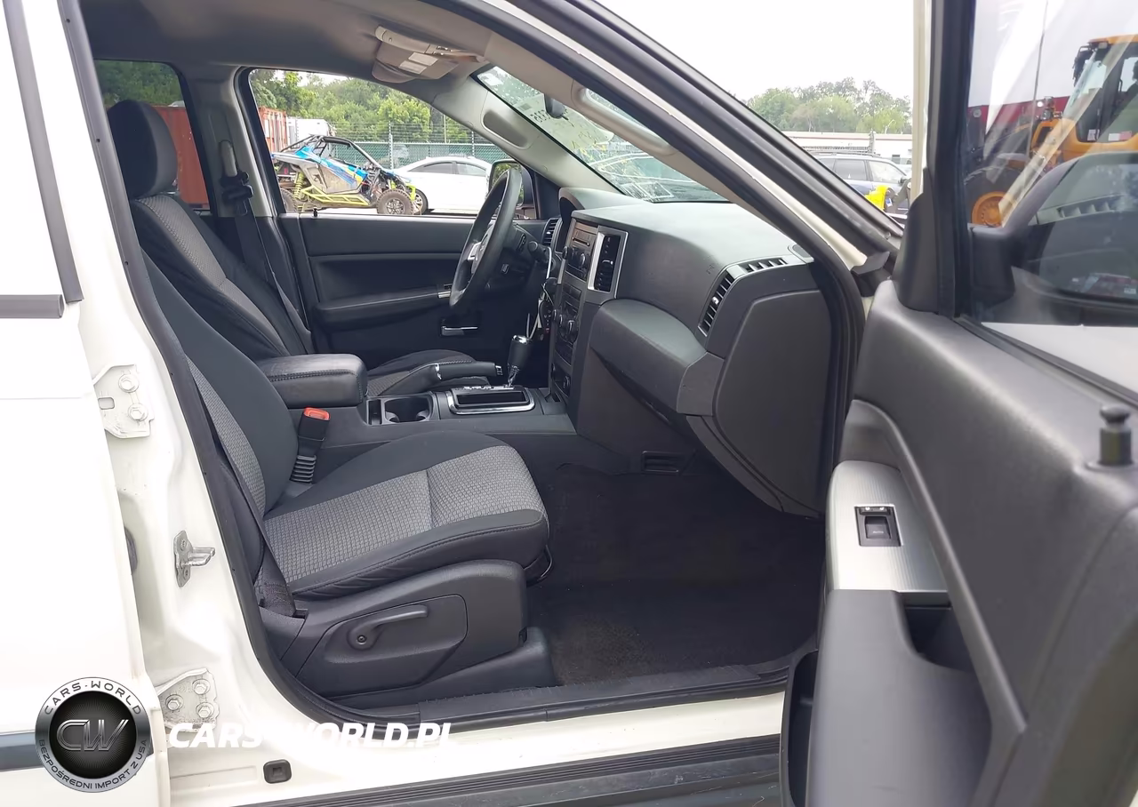 2009 Jeep Grand Cherokee Laredo VIN:1J8GR48K79C526700 - 5