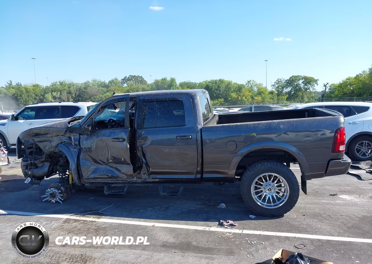2018 Ram 2500 Laramie 4X4 6'4 Box VIN:3C6UR5FL8JG427159 - 13