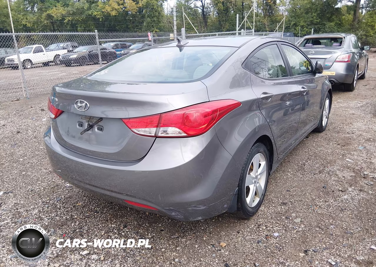 2013 Hyundai Elantra Gls VIN:5NPDH4AE4DH310169 - 4