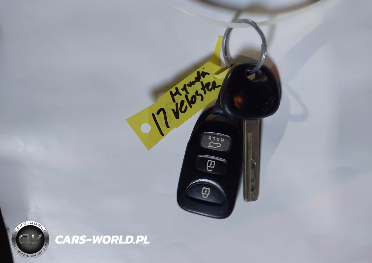 2017 Hyundai Veloster VIN:KMHTC6AD0HU322582 - 11