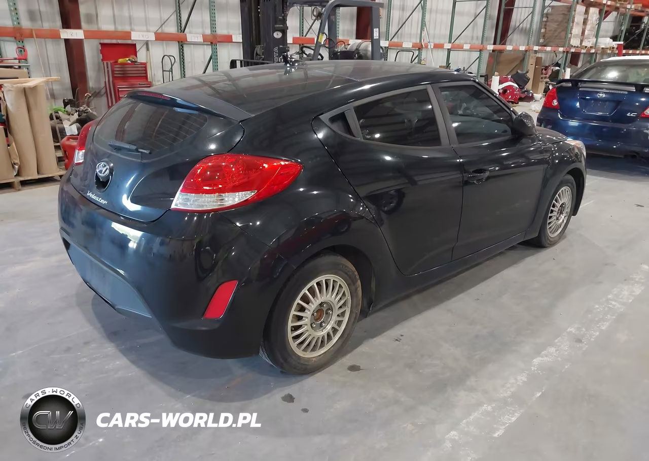 2017 Hyundai Veloster VIN:KMHTC6AD0HU322582 - 4